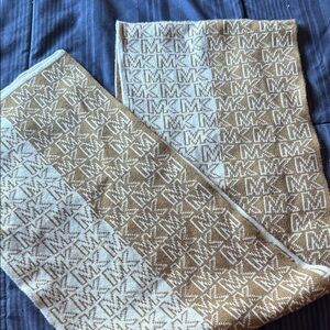 Michael Kors Women's Scarf in Tan and Cream